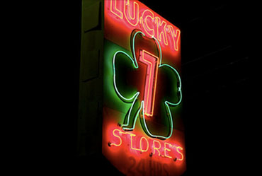 Neon Sign Lucky 7 Stores
